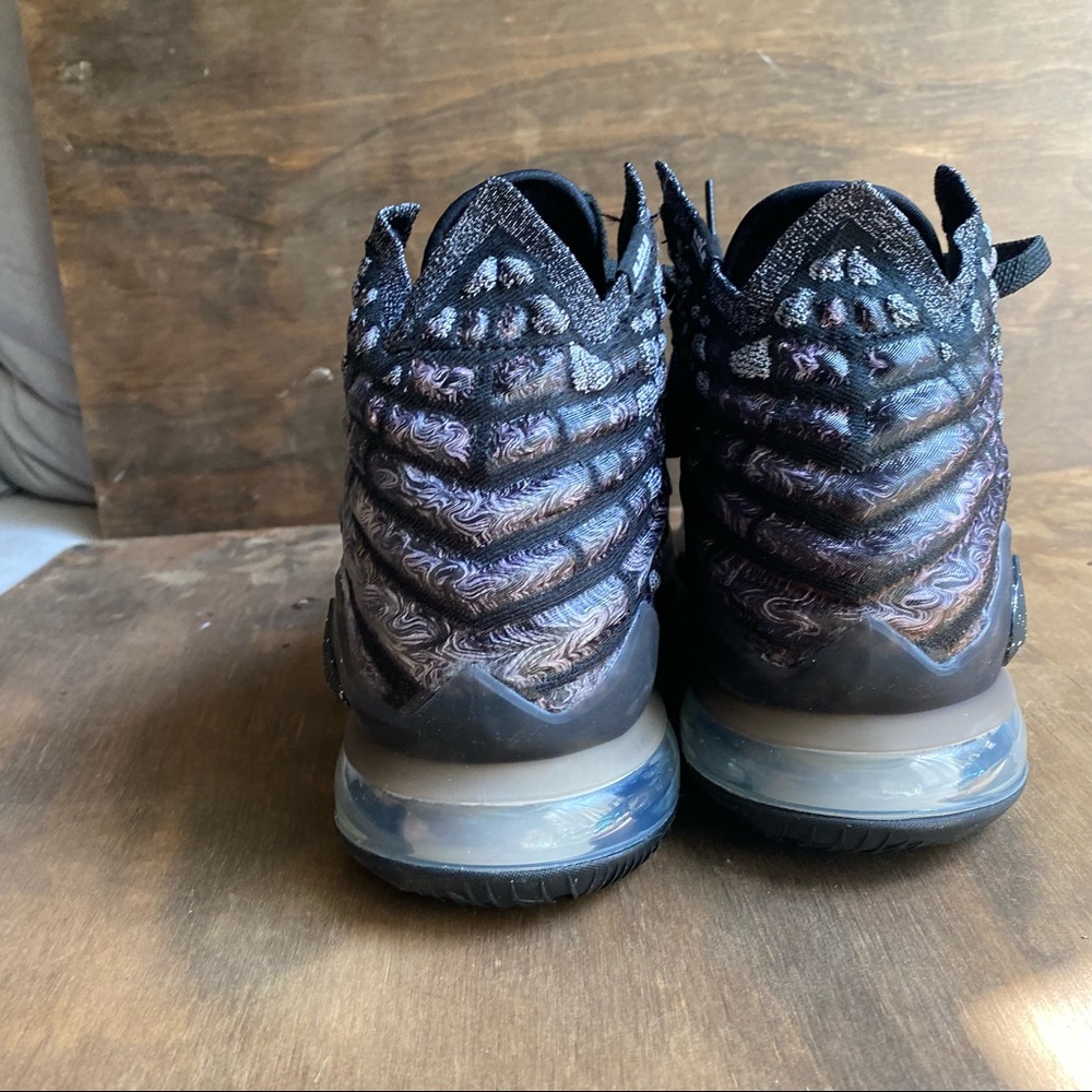 Lebron 17 - Picture 5 of 8